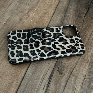 ** Leopard Loopy Case **
